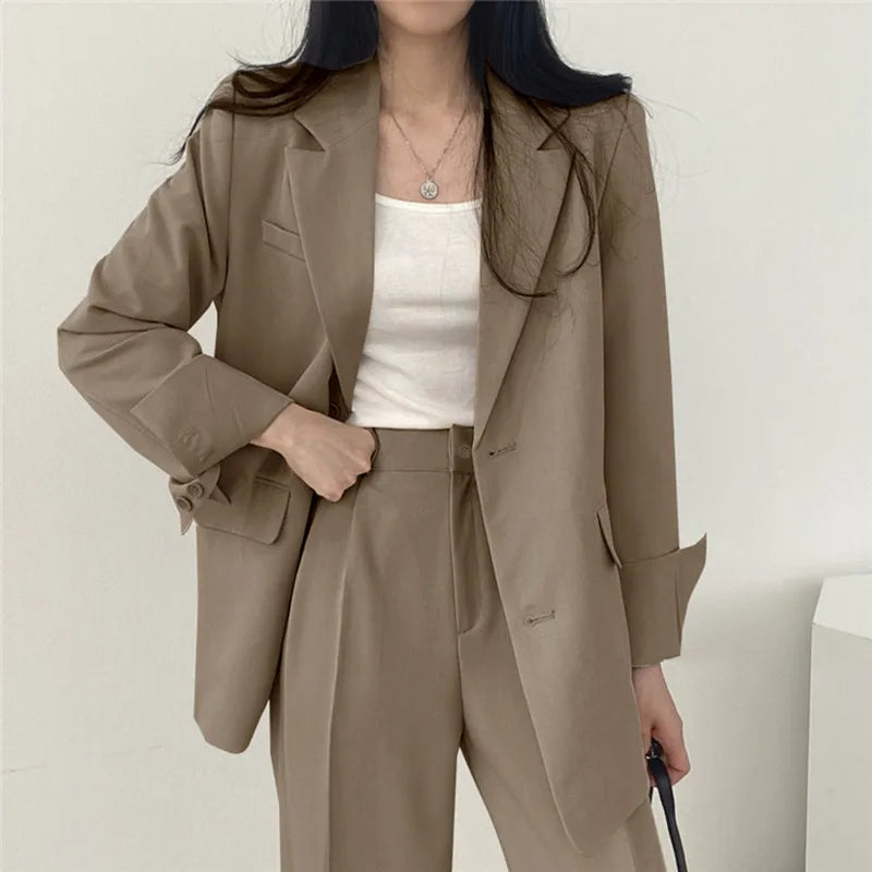 Eleganter Blazer und gerade geschnittene Hose für Damen - Image 13