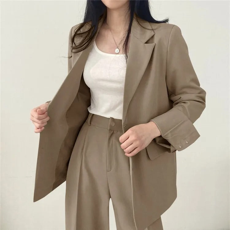 Eleganter Blazer und gerade geschnittene Hose für Damen - Image 14