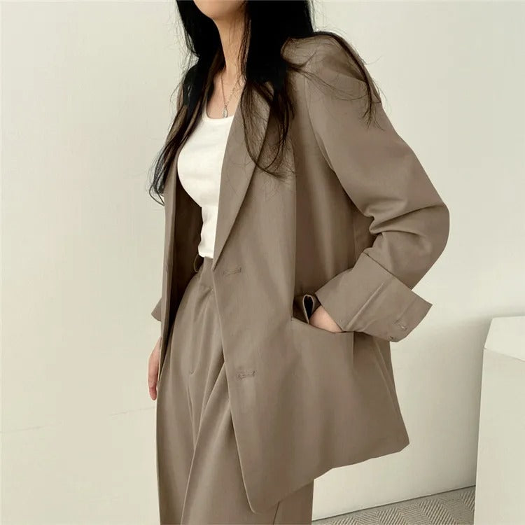 Eleganter Blazer und gerade geschnittene Hose für Damen - Image 15