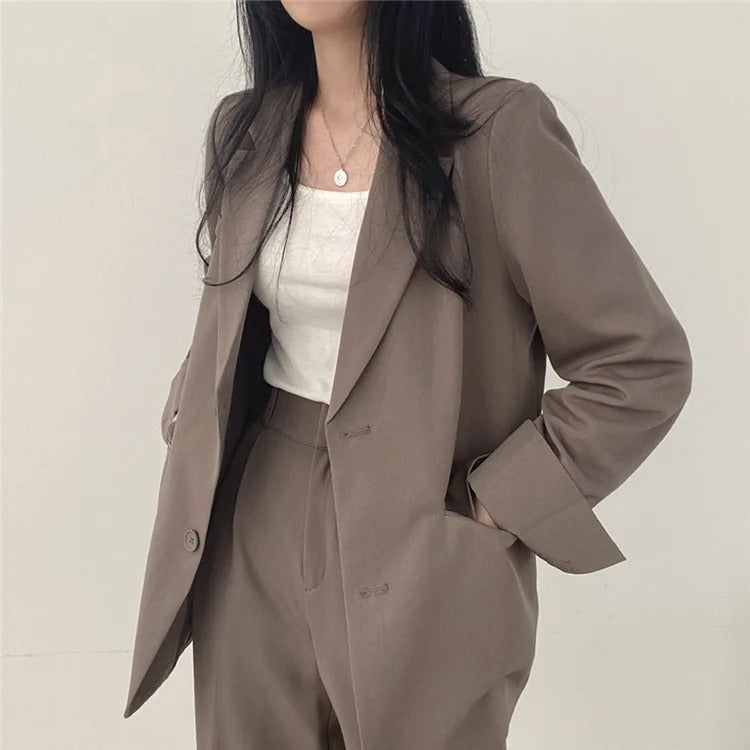 Eleganter Blazer und gerade geschnittene Hose für Damen - Image 19