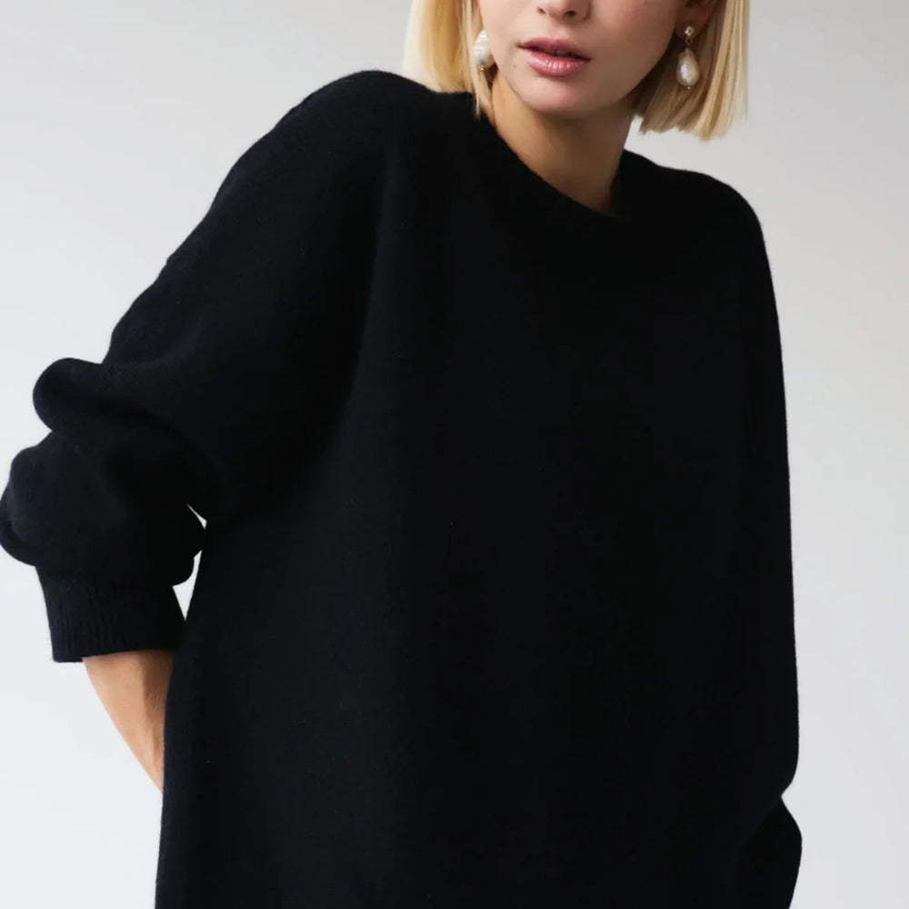 Women's Oversized Crew Neck Long Sleeve Knitted Sweater - Pullover