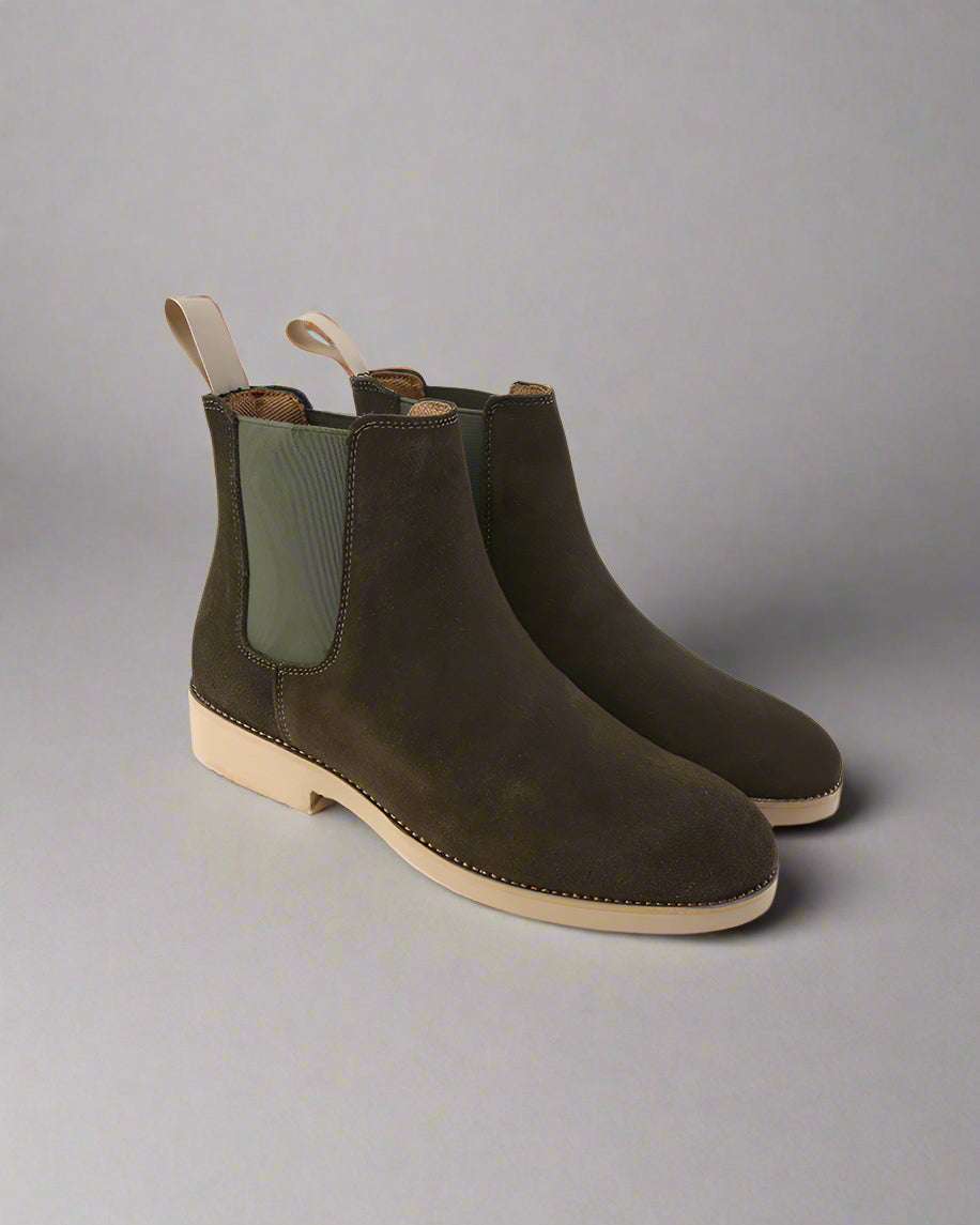 Elegant Slip-On Chelsea Boots for Every Occasion - Image 9