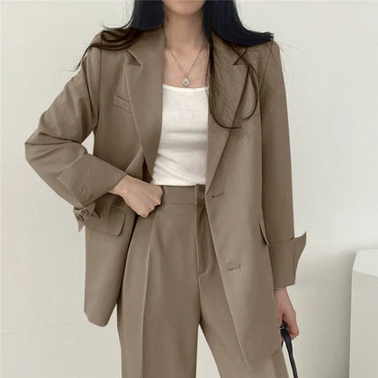 Eleganter Blazer und gerade geschnittene Hose für Damen - Image 13