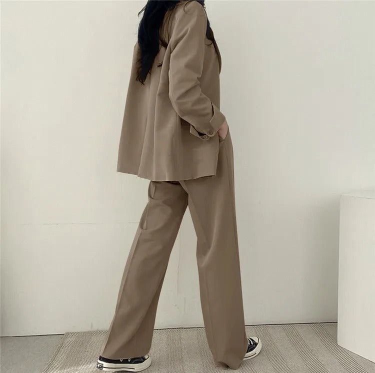 Eleganter Blazer und gerade geschnittene Hose für Damen - Image 18