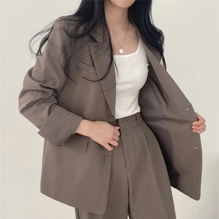 Eleganter Blazer und gerade geschnittene Hose für Damen - Image 20