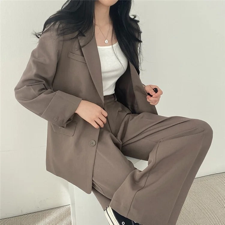 Eleganter Blazer und gerade geschnittene Hose für Damen - Image 21