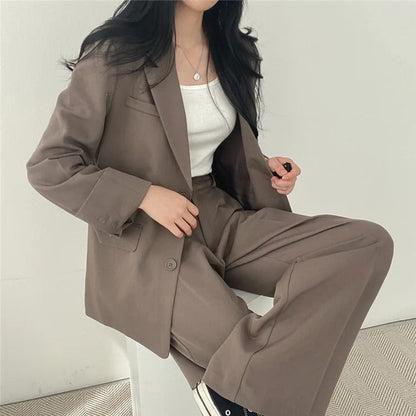 Eleganter Blazer und gerade geschnittene Hose für Damen - Image 21
